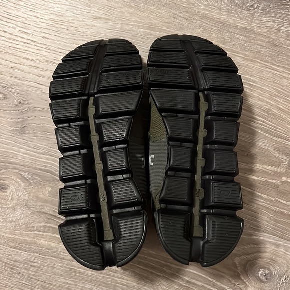 Waterproof On Cloud Shoes - Picture 3 of 3